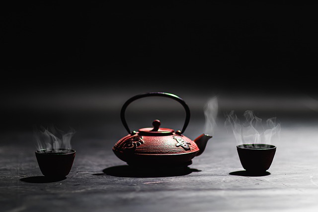 あずき茶でむくみスッキリ｜サポニン×カリウムの自然な排出力 - teapot, tea, traditional, ceremony, tea cups, cu