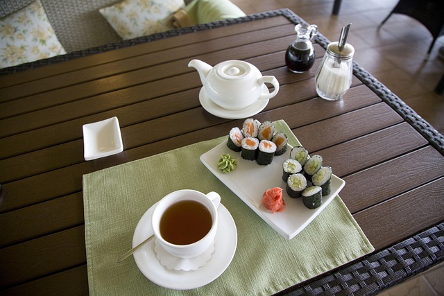 夏のクーラー冷え対策|エアコンで冷えた体を内側から温める飲み物と習慣 - rolls, sushi, nutrition, salmon, fresh, bam